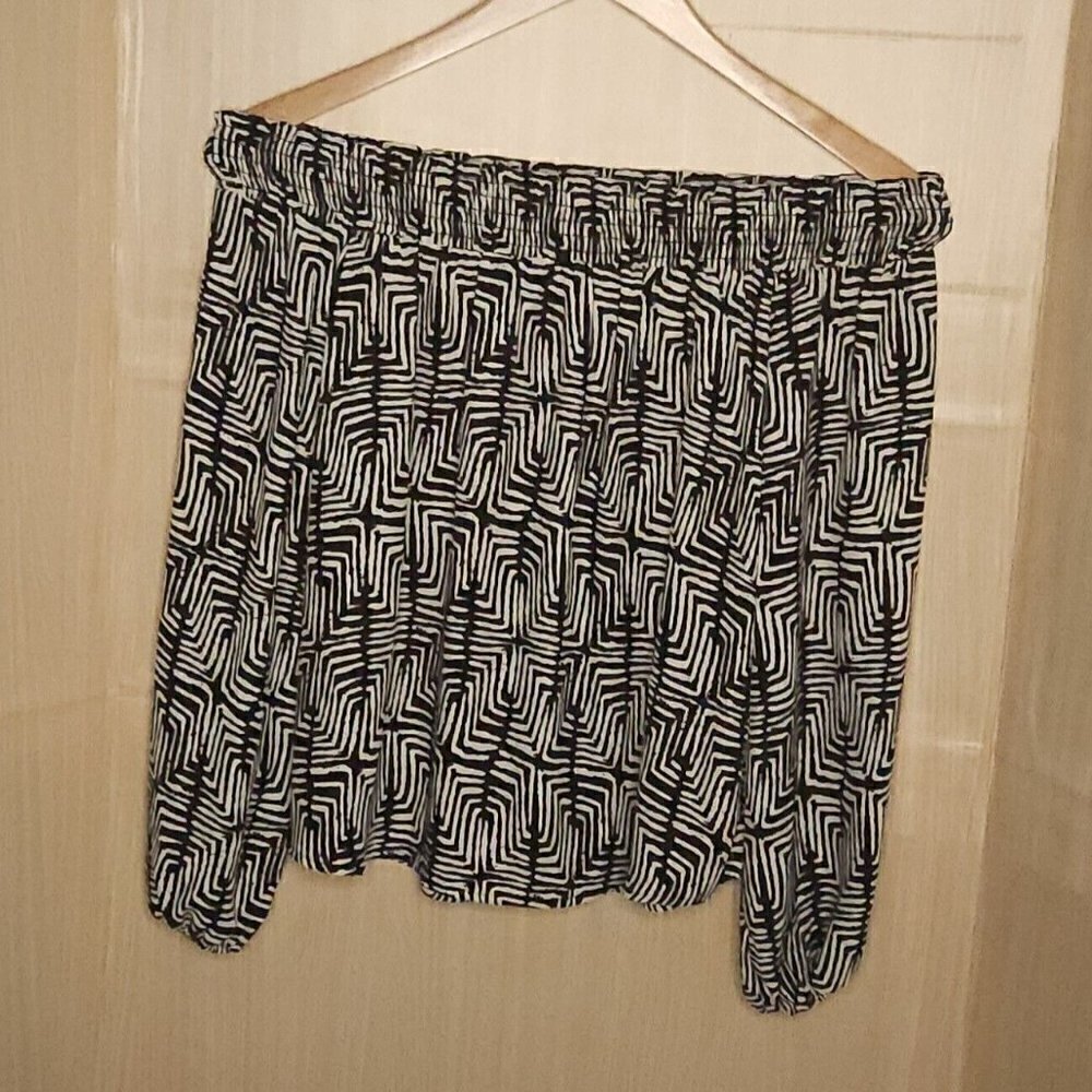 Peyton Jensen Black Off The Shoulder Silky Blouse Small